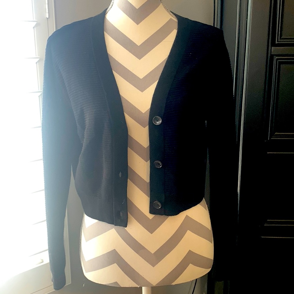 Aritzia Wilfred black cropped cardigan size small.  Never worn.